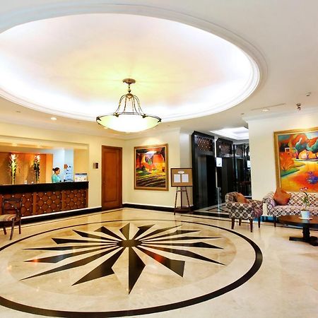 Oxford Suites Makati Макати Экстерьер фото