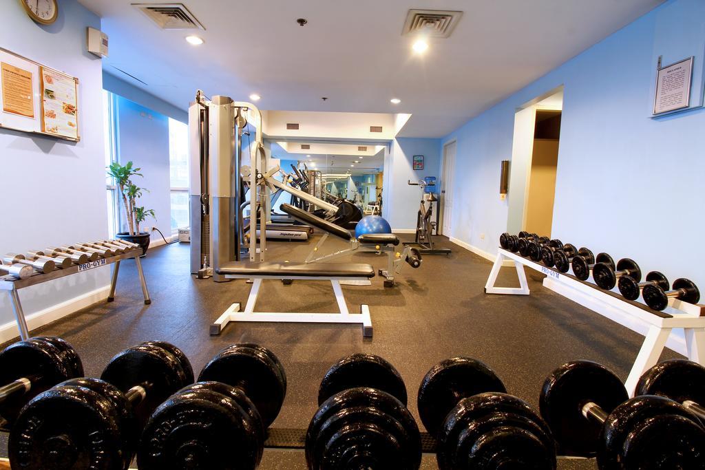 Oxford Suites Makati Макати Экстерьер фото