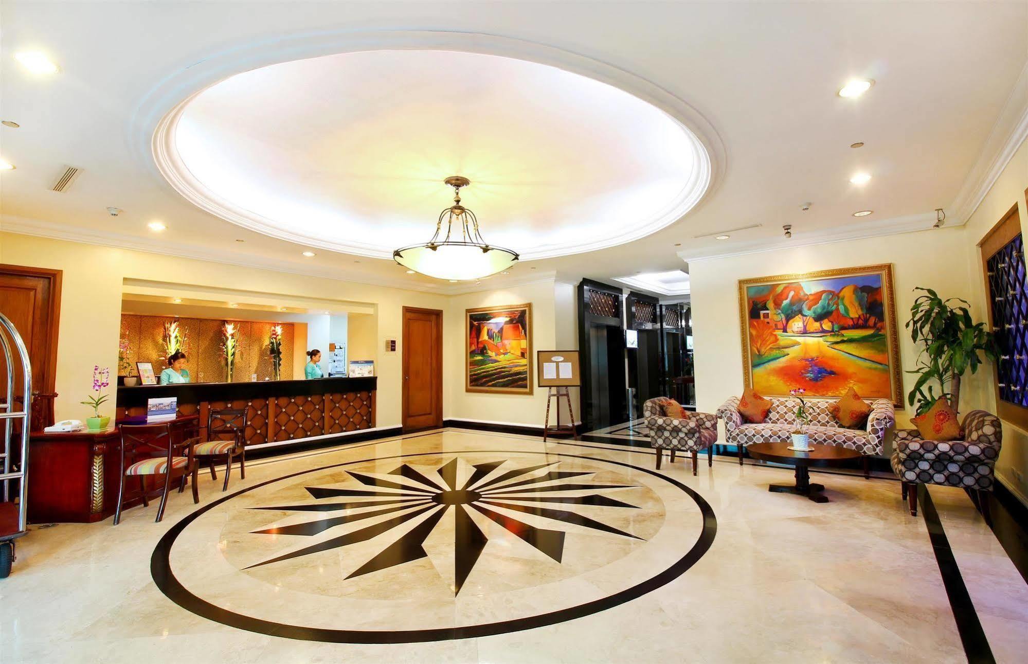 Oxford Suites Makati Макати Экстерьер фото